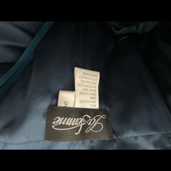 Grad dress from L.A / USA - Picture 3 of 3